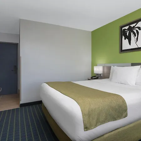 Microtel Inn By Wyndham Lake Norman Cornelius Exterior photo
