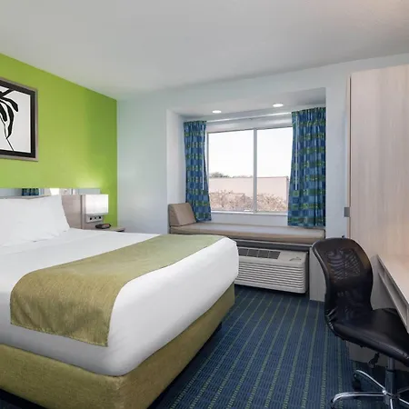 Microtel Inn By Wyndham Lake Norman Cornelius Exterior photo