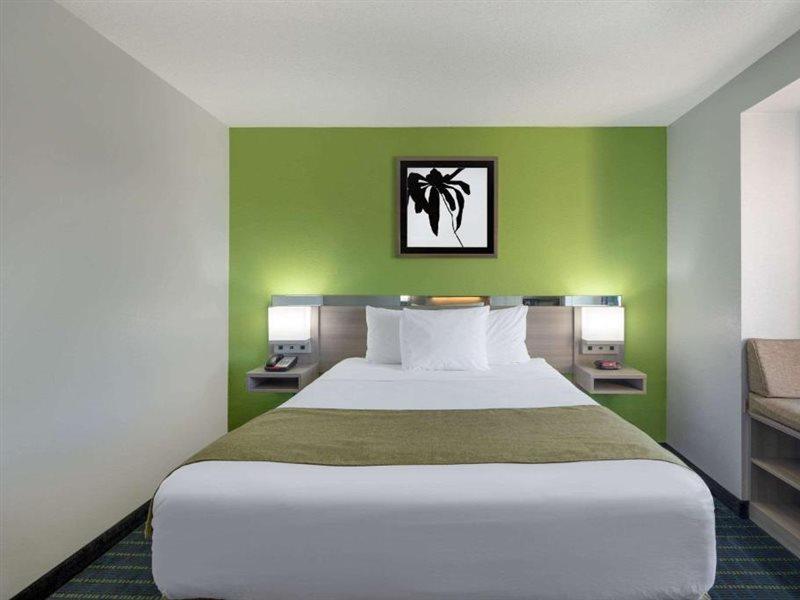 Microtel By Wyndham Norman