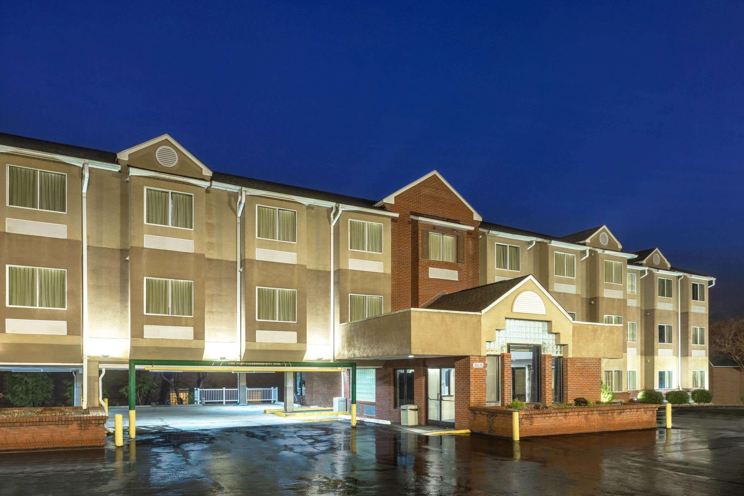 Hotel Microtel By Wyndham Norman 2*