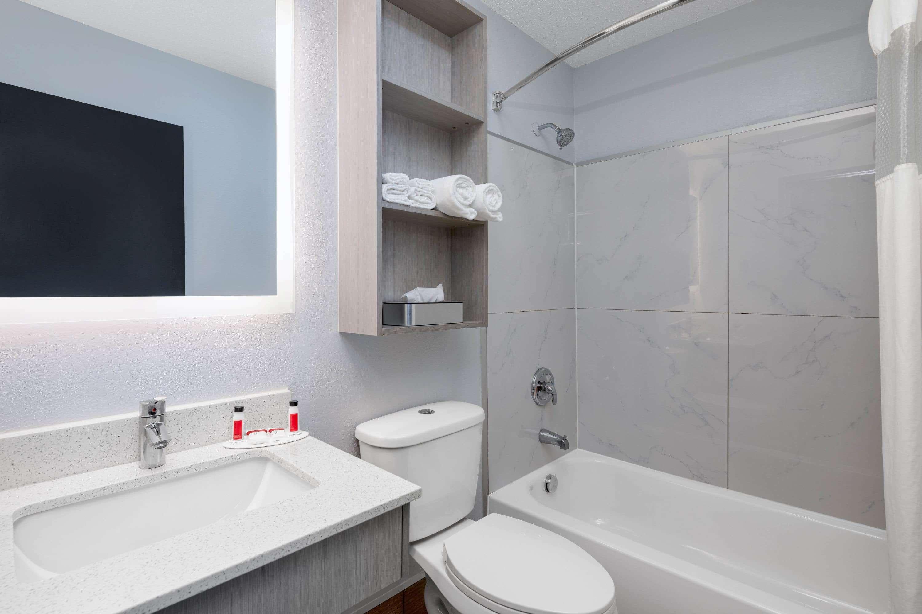 Microtel By Wyndham Norman Hotel 2*