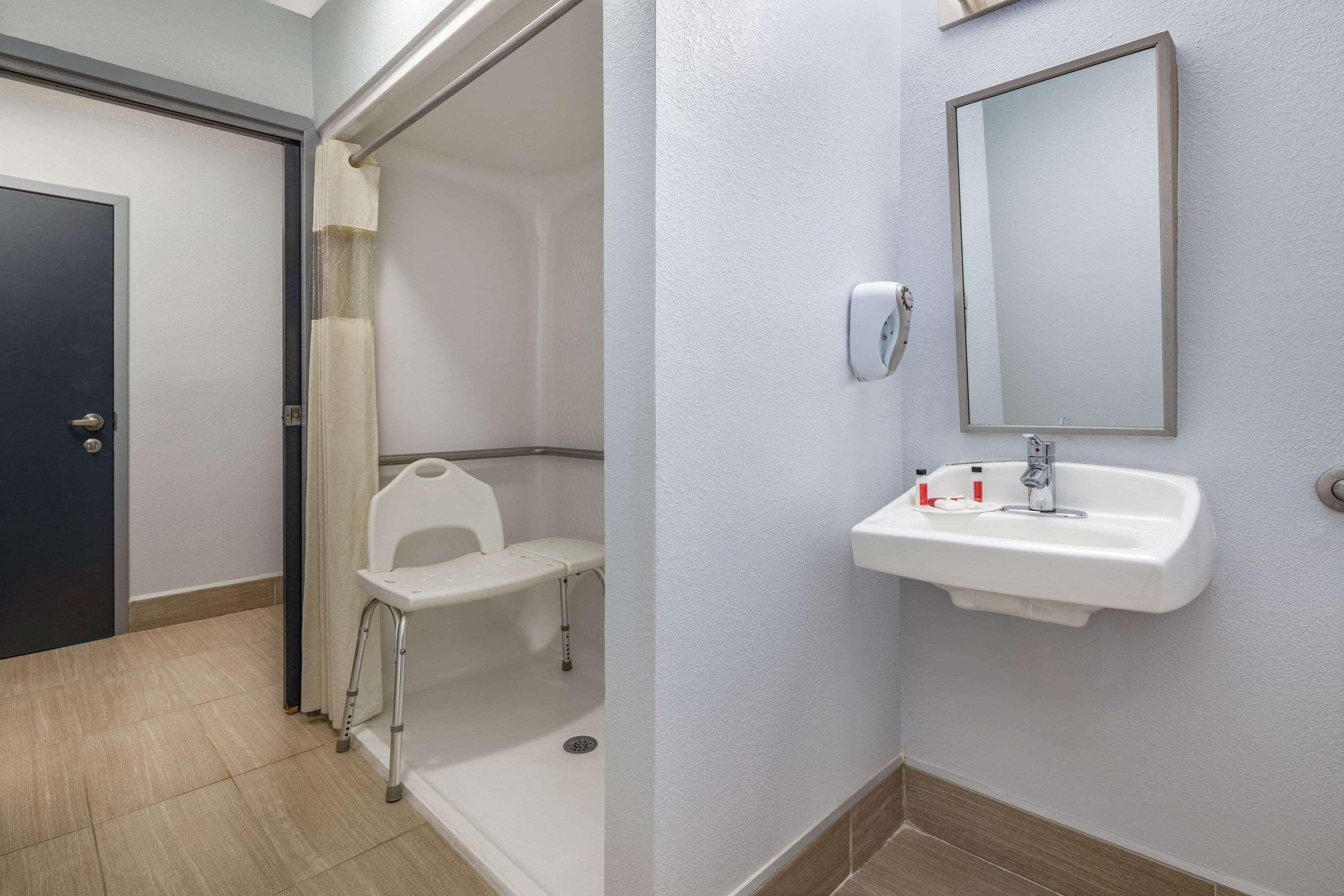 Hotel Microtel By Wyndham Norman 2*