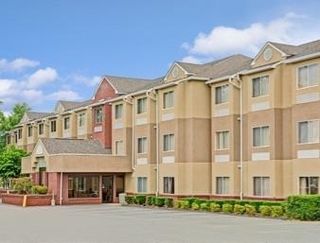 Microtel By Wyndham Norman Hotel