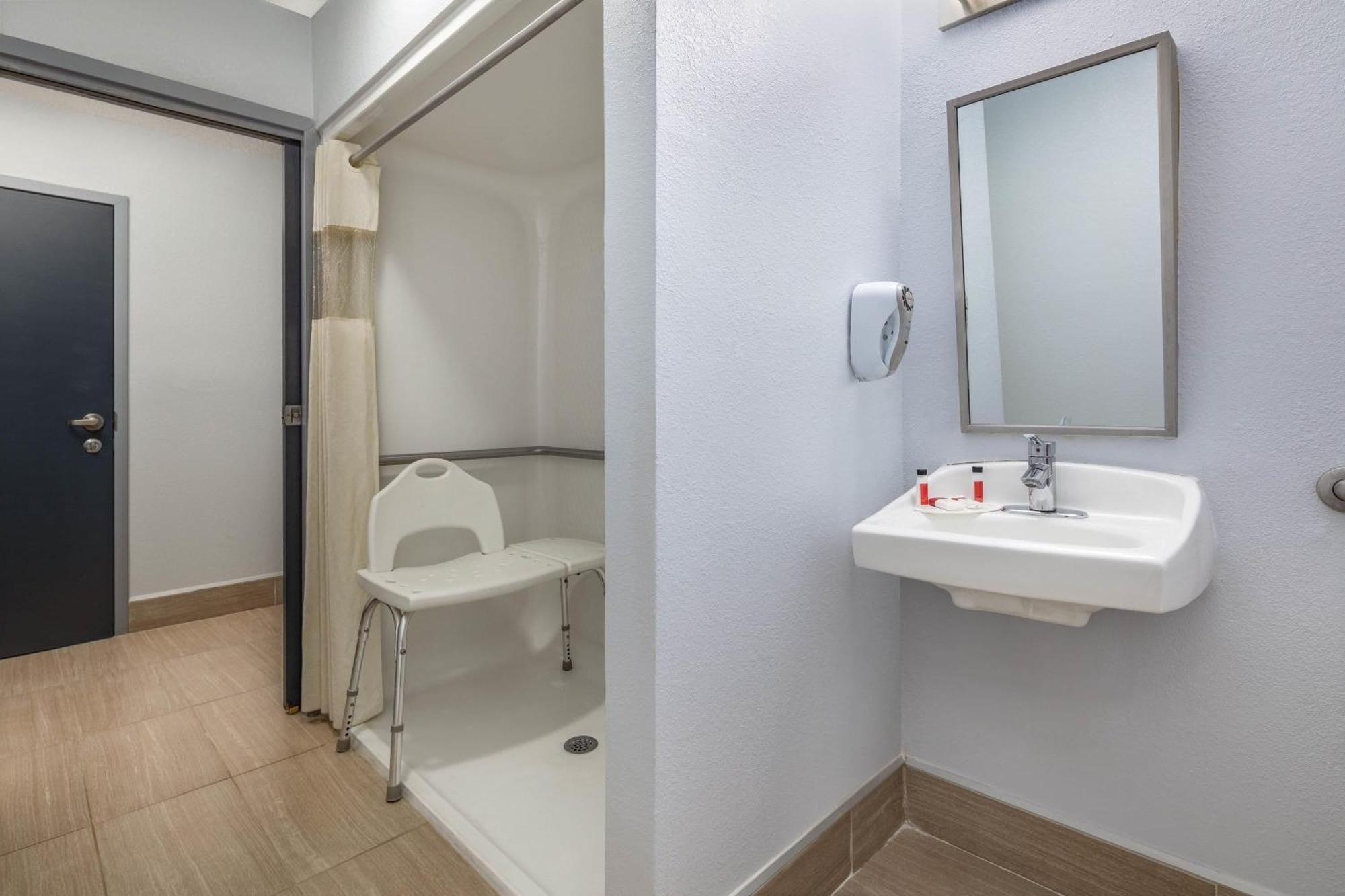 Microtel By Wyndham Norman