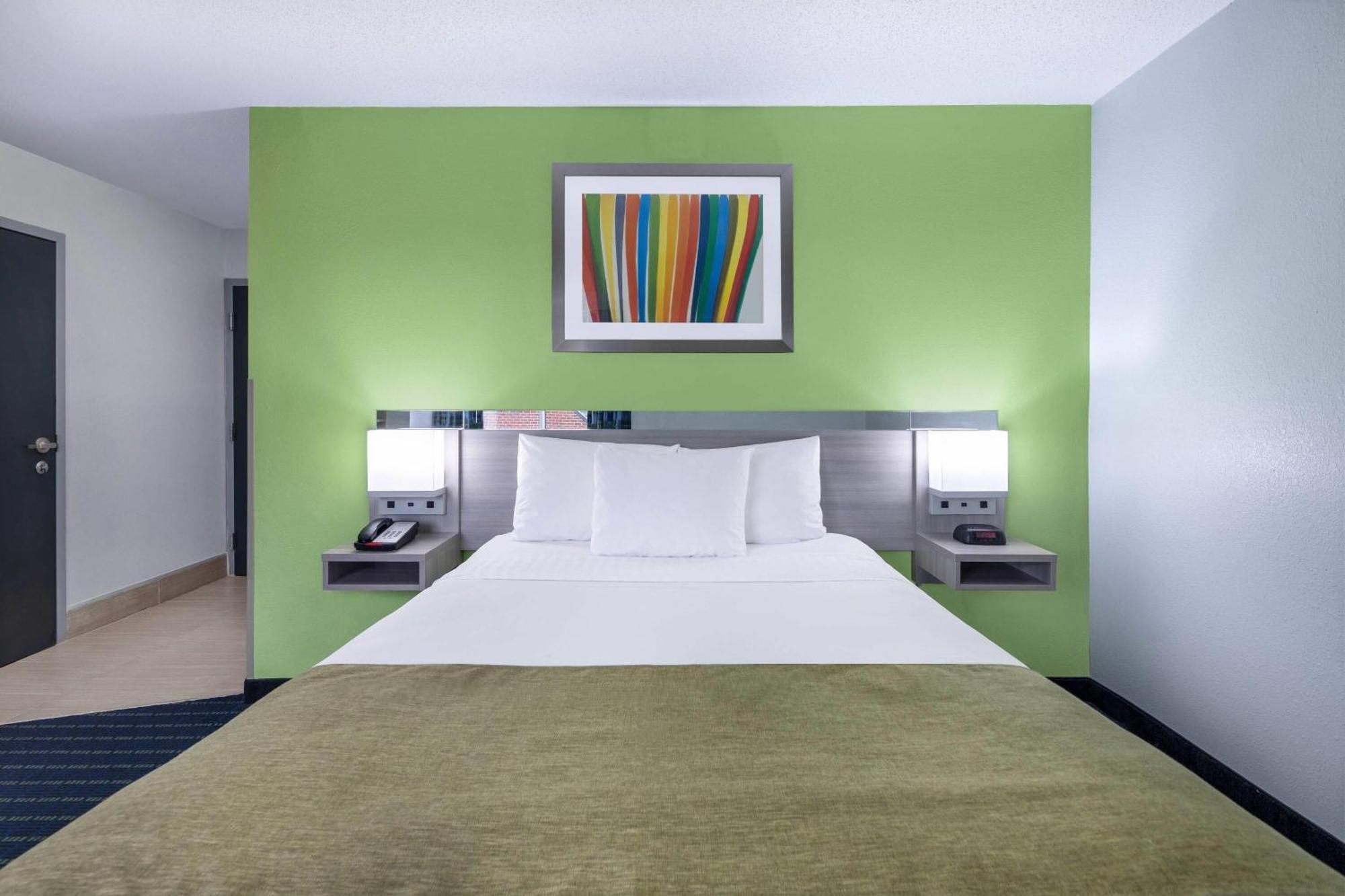 Hotel Microtel By Wyndham Norman Cornelius