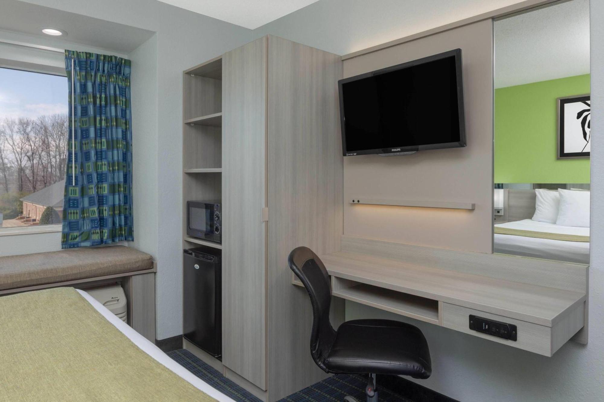 Microtel By Wyndham Norman 2*