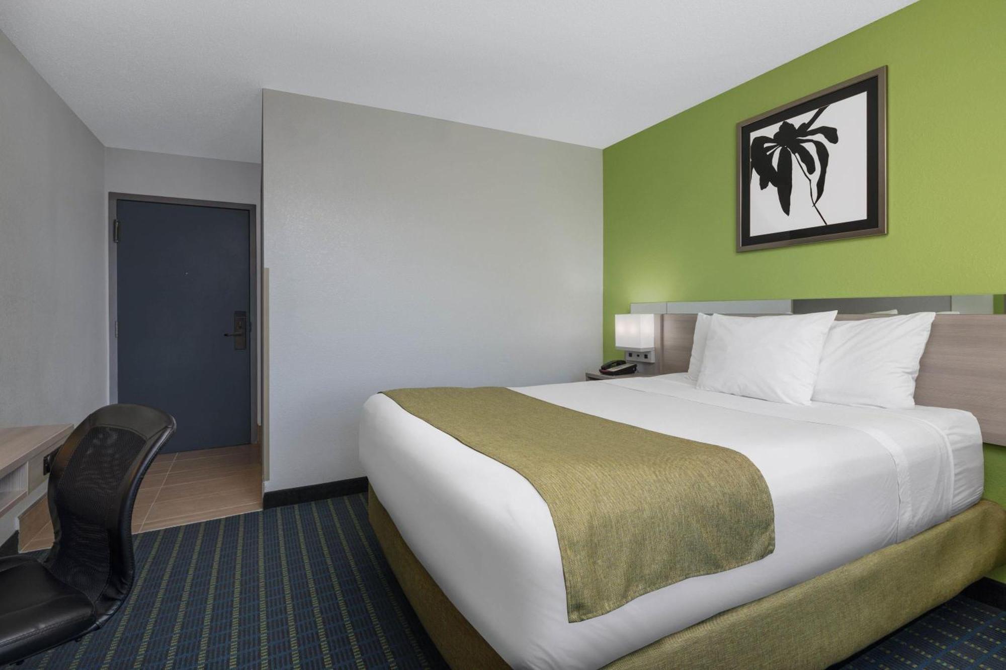 Microtel By Wyndham Norman Hotel 2*