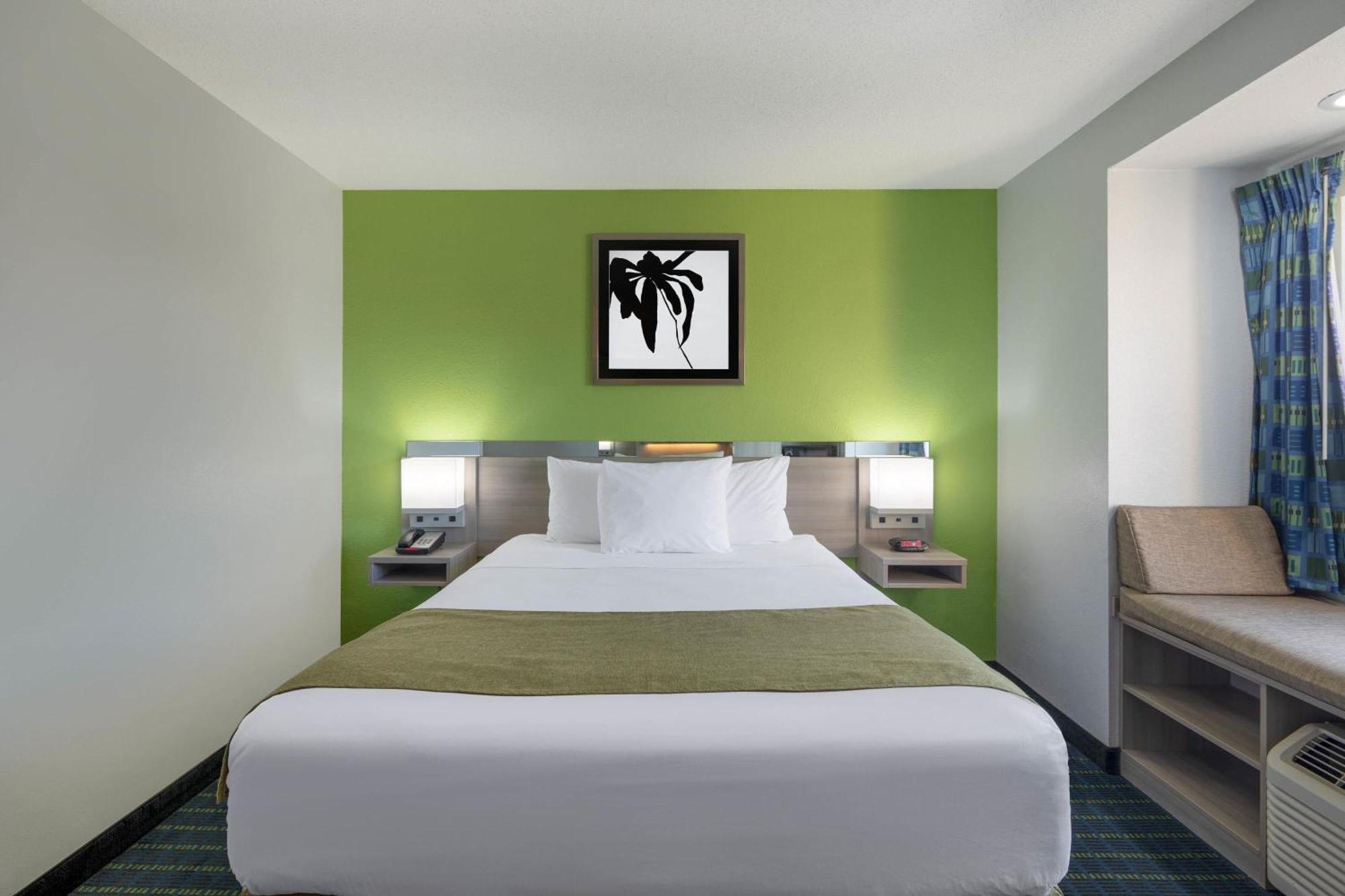 Hotel Microtel By Wyndham Norman Cornelius