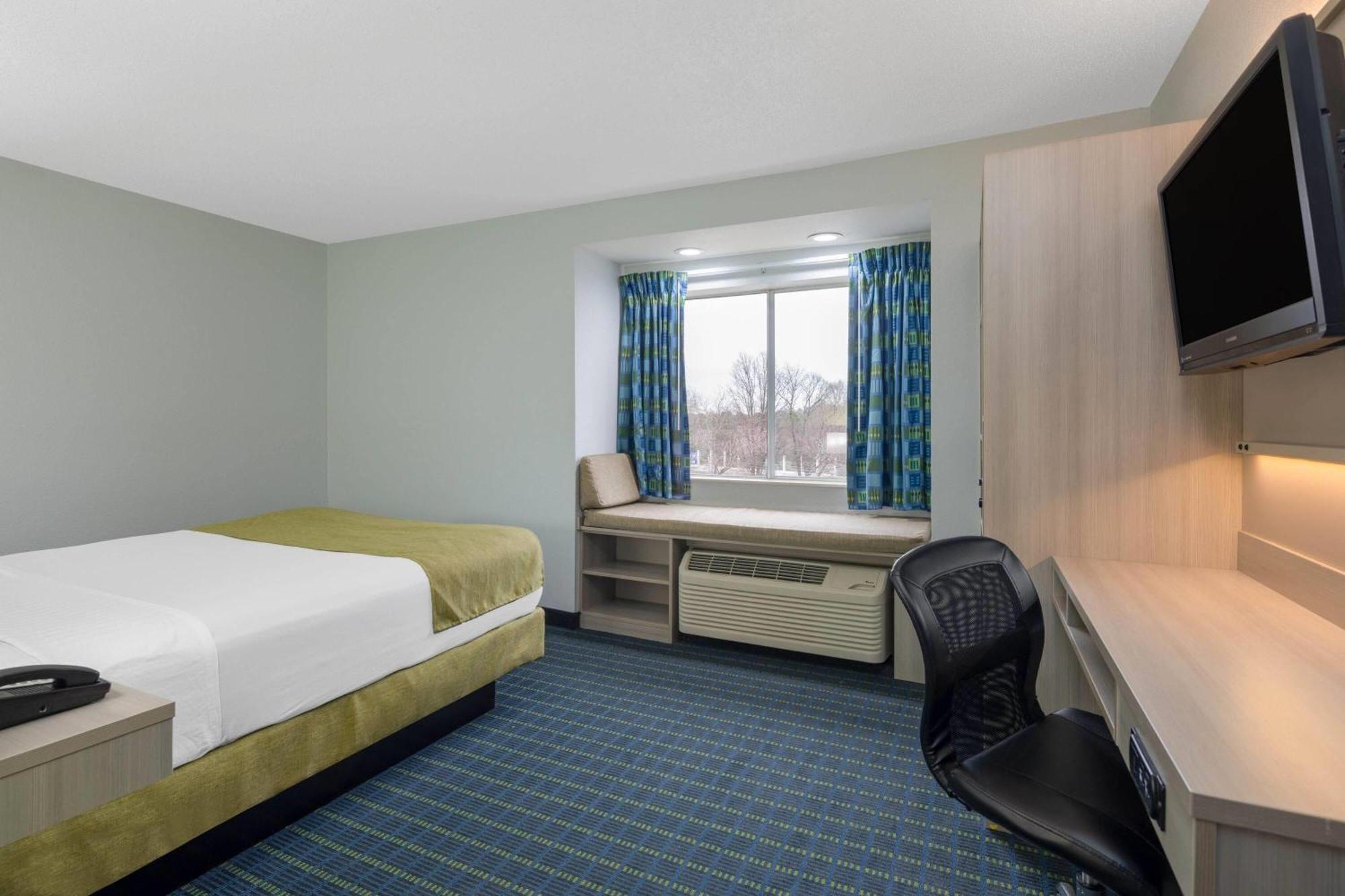 Microtel By Wyndham Norman 2*