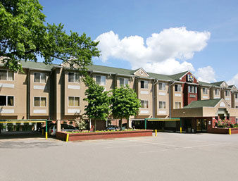 Microtel By Wyndham Norman 2*